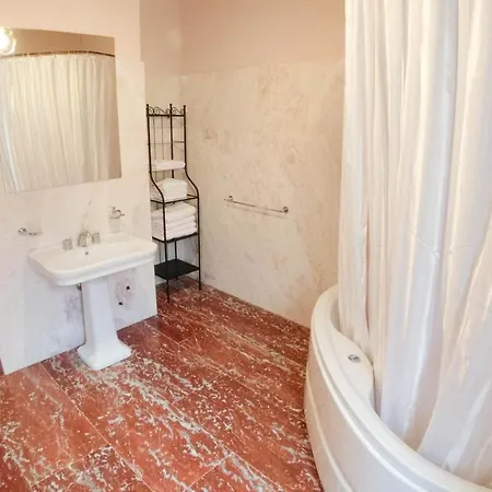 לינה וארוחת בוקר Il Piccolo אנה